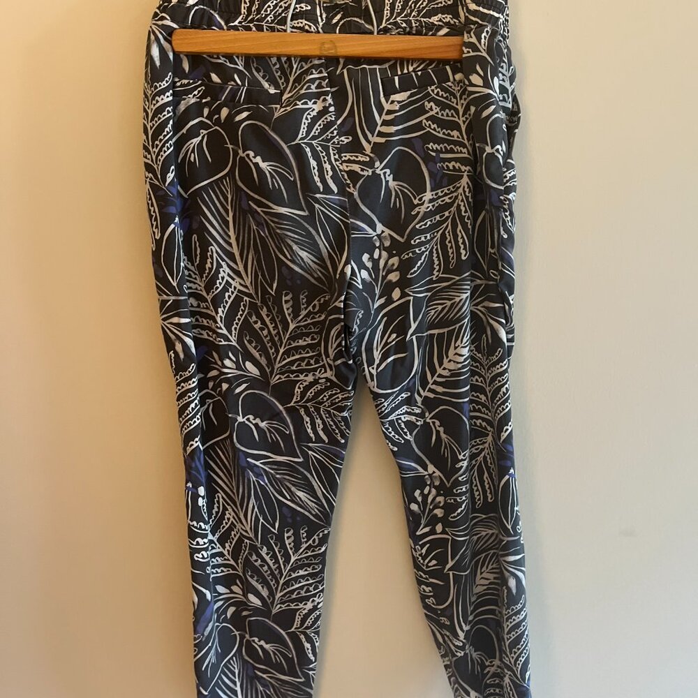 Marine Layer Allison Pant in Phantom/White Foliage Print Large - Picture 5 of 5